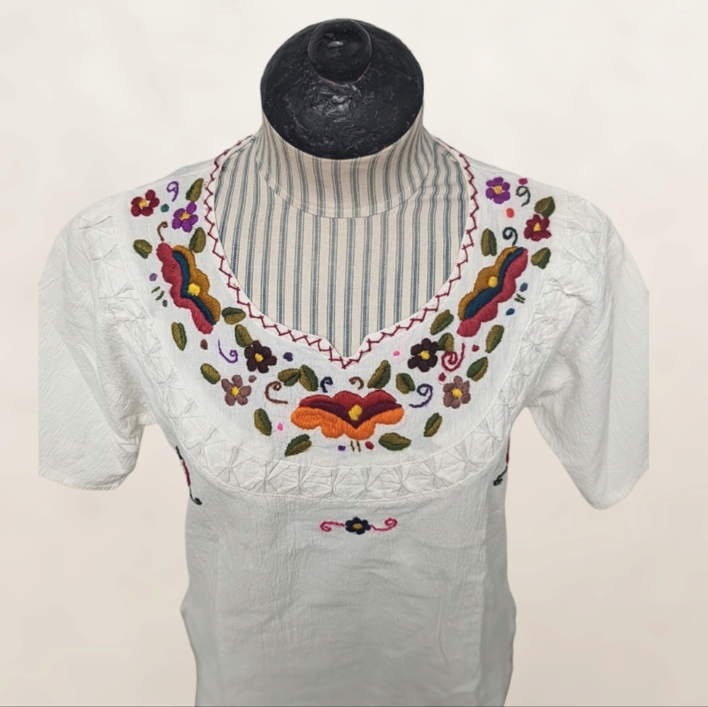 Latin American Embroidered Floral Top - Picture 6 of 7